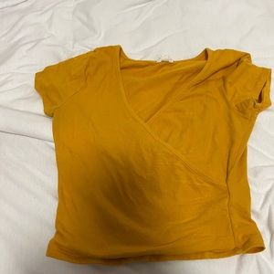 Garage XS crossover crop top short sleeve.